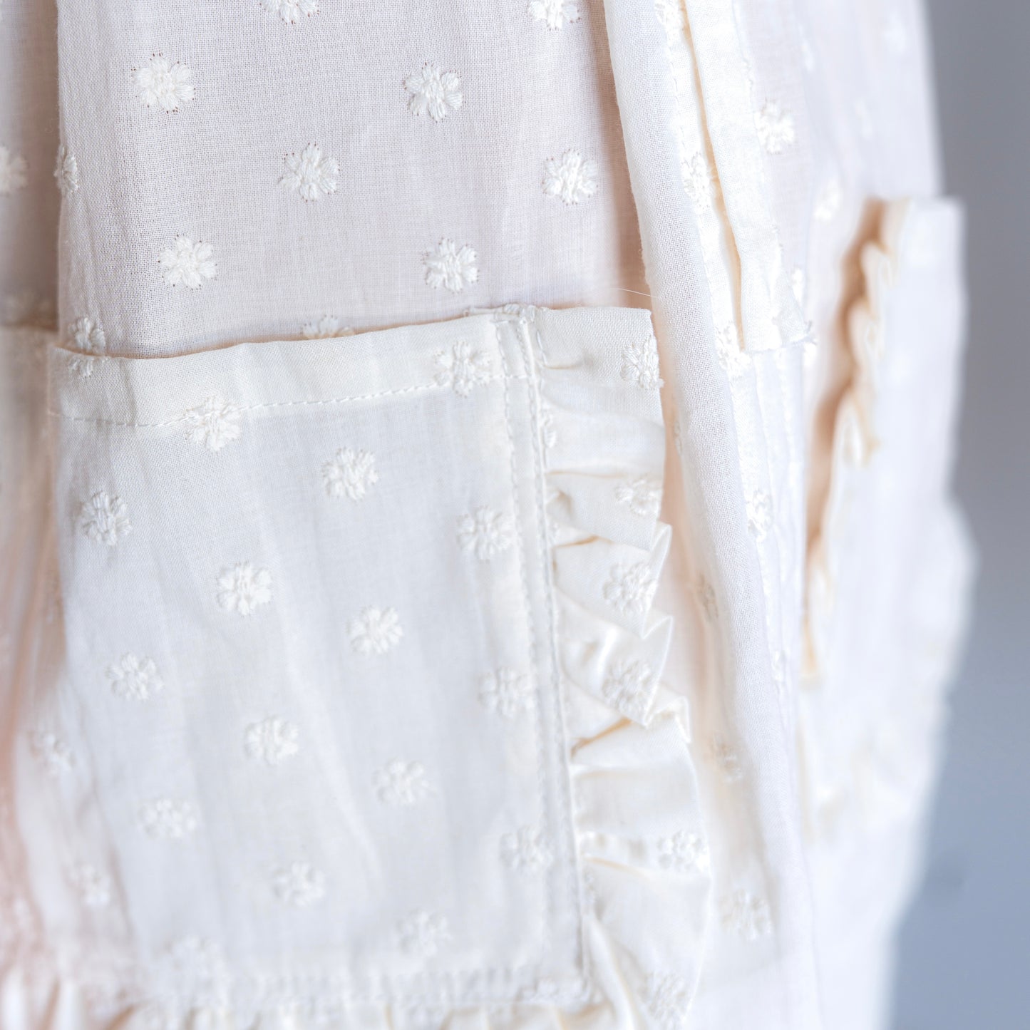 Daphne Top | Daisies